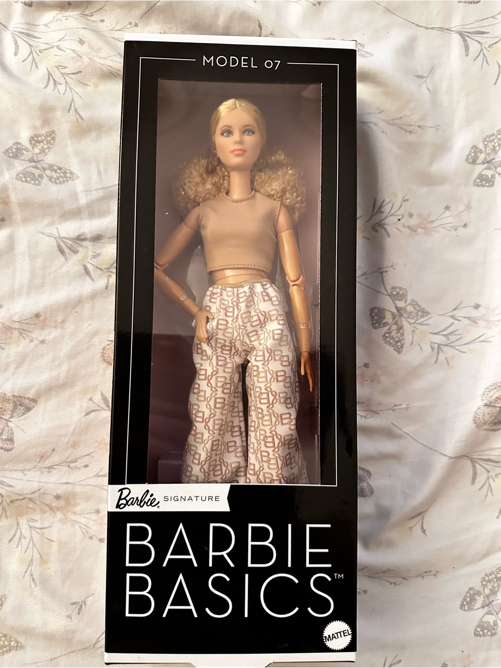 Barbie Basics Model 07 - Beige Top & Cream Patterned Pants
